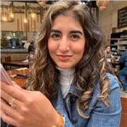 Bonjour ou bien mieux Hola! Je m'appelle Claudia, je viens du Pérou, un endroit merveilleux. Ma langue maternelle est l'espagnol et j'aime personnellement l'enseigner. Je crois que la meilleure façon d'apprendre une langue est de parler avec une personne